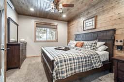 Henry's Lake Hideaway - Image 5