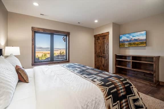 Trumpeter Swan Terrace Level - Image 4