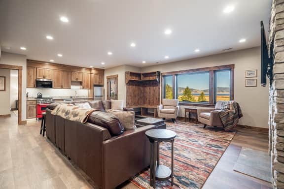 Trumpeter Swan Terrace Level - Image 2
